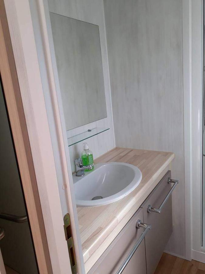 Luxueuze Stacaravan In Bredene Met Eigen Terras En Tuintje ภายนอก รูปภาพ