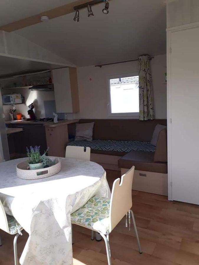 Luxueuze Stacaravan In Bredene Met Eigen Terras En Tuintje ภายนอก รูปภาพ
