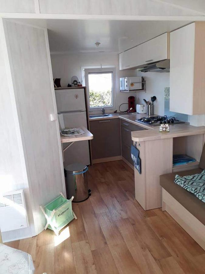 Luxueuze Stacaravan In Bredene Met Eigen Terras En Tuintje ภายนอก รูปภาพ