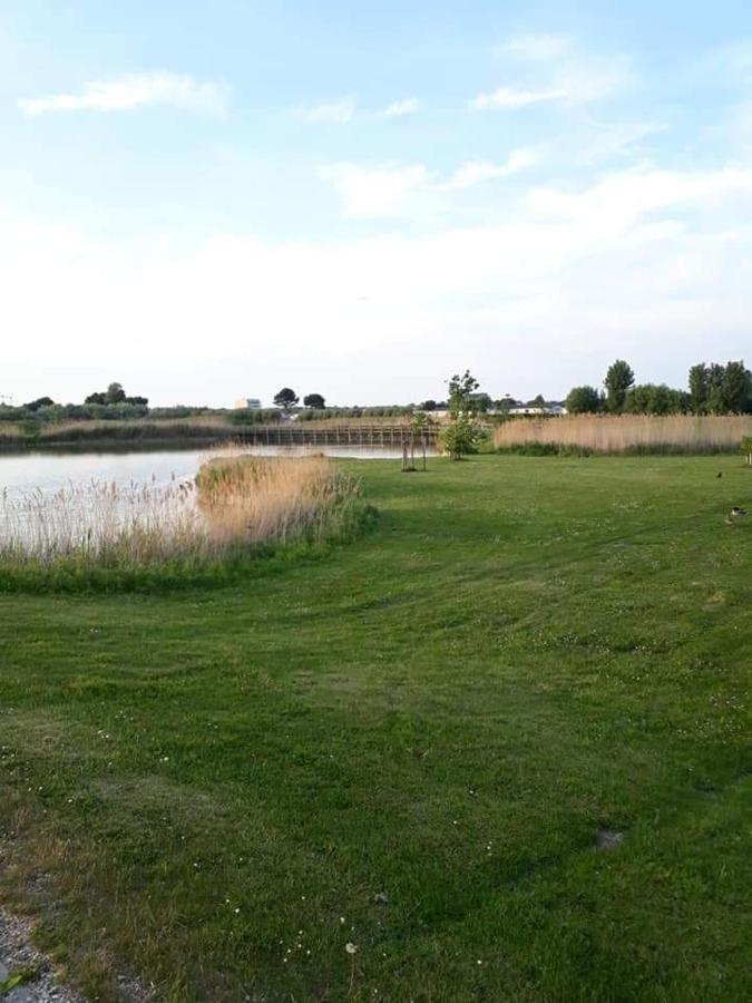 Luxueuze Stacaravan In Bredene Met Eigen Terras En Tuintje ภายนอก รูปภาพ