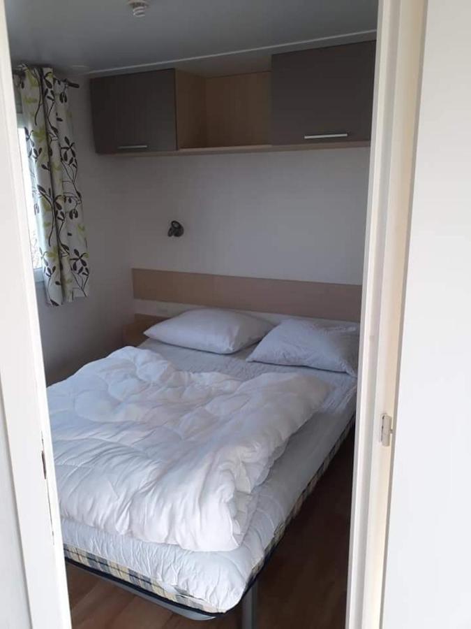 Luxueuze Stacaravan In Bredene Met Eigen Terras En Tuintje ภายนอก รูปภาพ