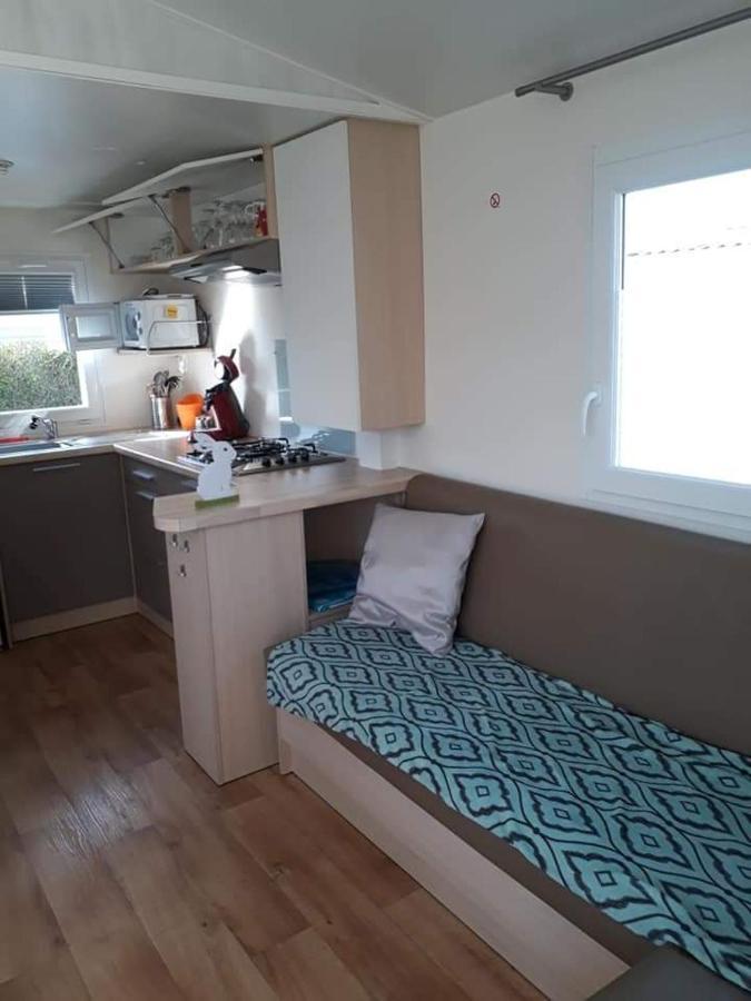Luxueuze Stacaravan In Bredene Met Eigen Terras En Tuintje ภายนอก รูปภาพ