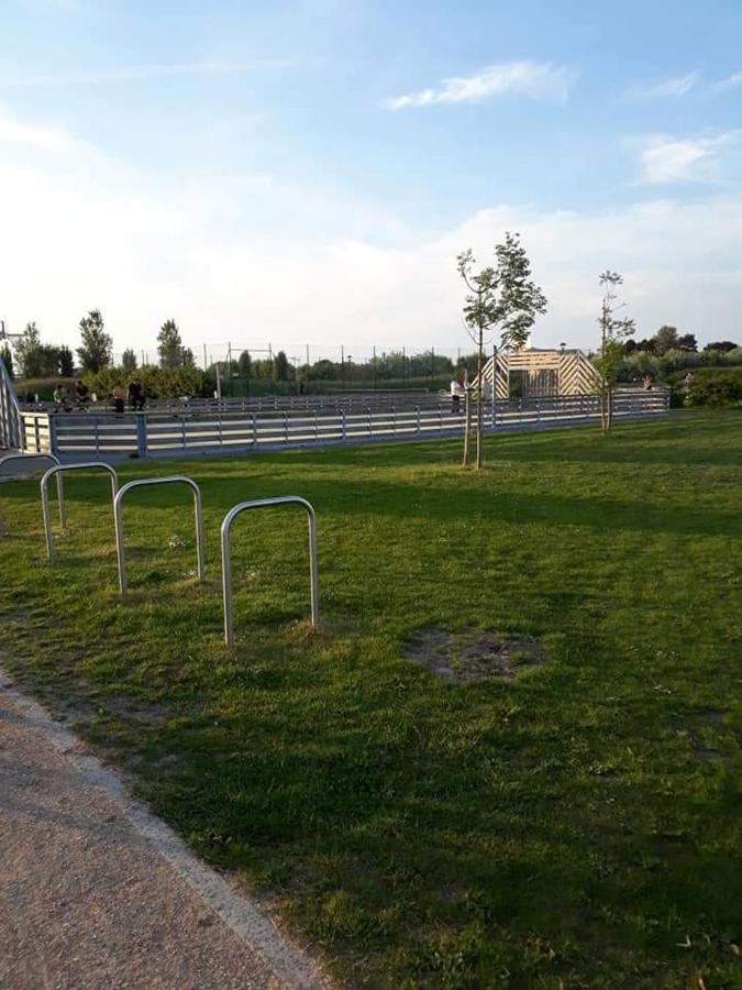 Luxueuze Stacaravan In Bredene Met Eigen Terras En Tuintje ภายนอก รูปภาพ