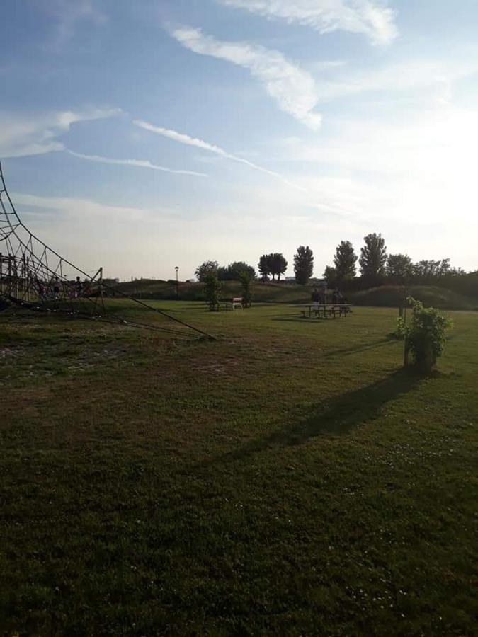 Luxueuze Stacaravan In Bredene Met Eigen Terras En Tuintje ภายนอก รูปภาพ