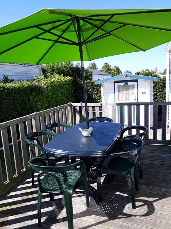 Luxueuze Stacaravan In Bredene Met Eigen Terras En Tuintje ภายนอก รูปภาพ