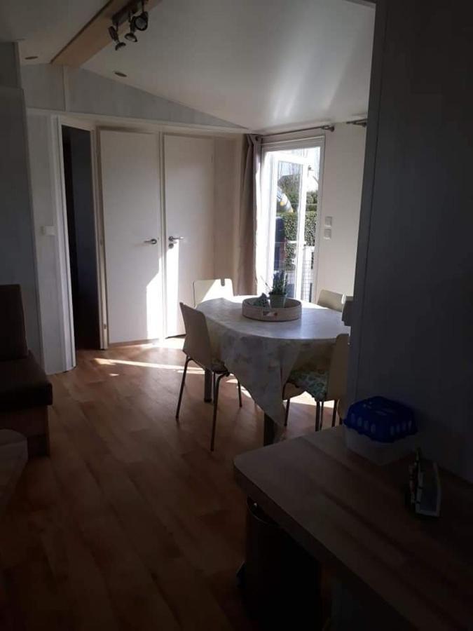 Luxueuze Stacaravan In Bredene Met Eigen Terras En Tuintje ภายนอก รูปภาพ