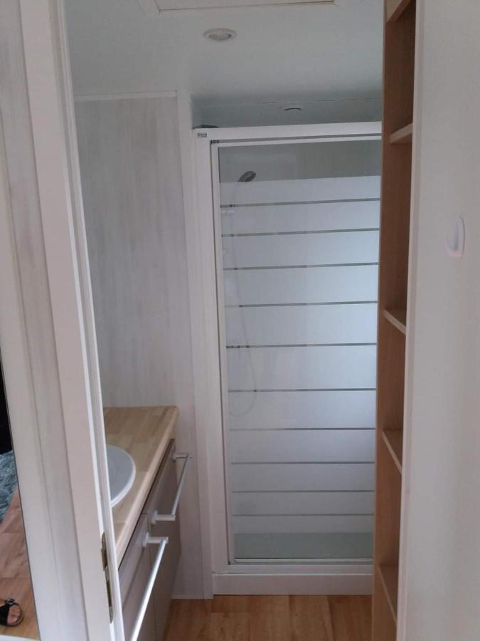 Luxueuze Stacaravan In Bredene Met Eigen Terras En Tuintje ภายนอก รูปภาพ